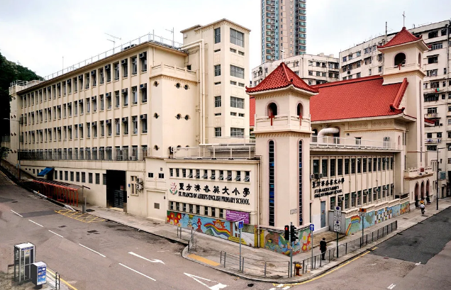 香港圣方濟(jì)各英文小學(xué)，英國城堡式教育學(xué)校